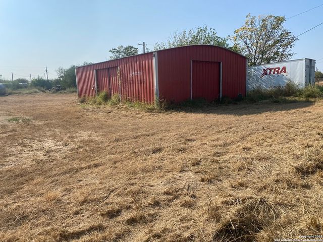 15650 interstate highway 35, Dilley, TX 78017