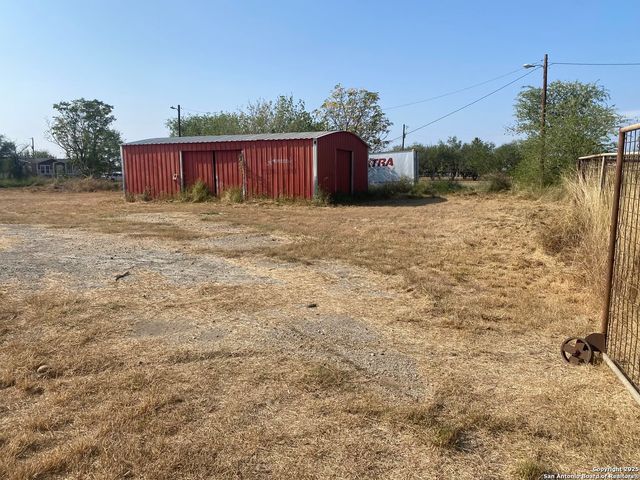 15650 interstate highway 35, Dilley, TX 78017