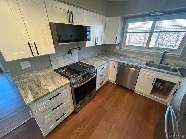 15053 Inbrook Drive, Plymouth, MI 48170