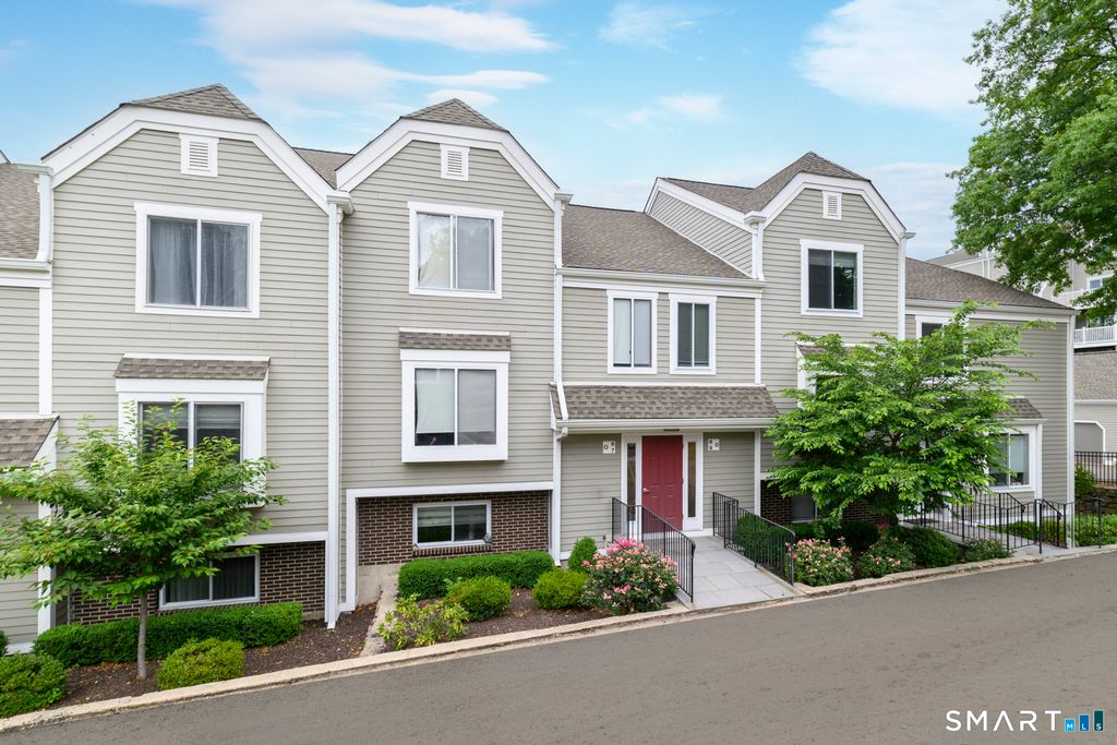 71 Aiken Street O8, Norwalk, CT 06851