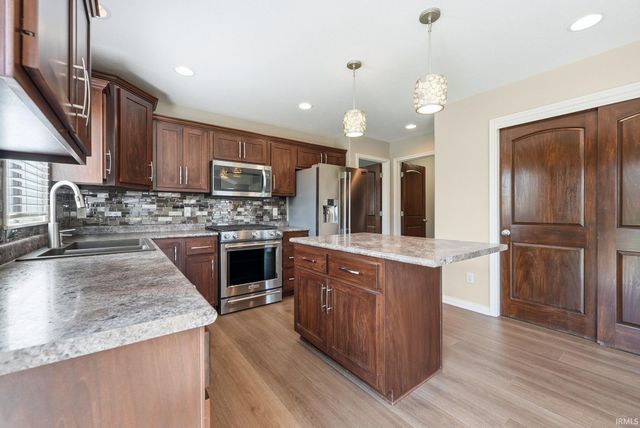15279 Harrison Lake Cove, Fort Wayne, IN 46814