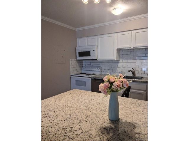 9110 E Arbor Cir H, Englewood, CO 80111