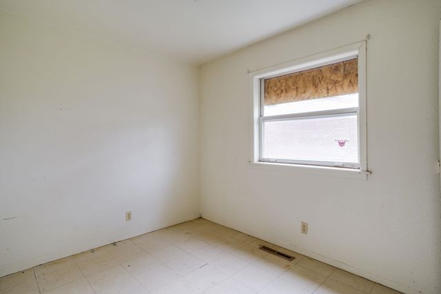 2319 S Saint Clair Ave, Wichita, KS 67213