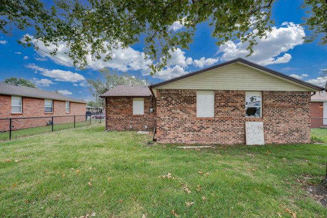 2319 S Saint Clair Ave, Wichita, KS 67213