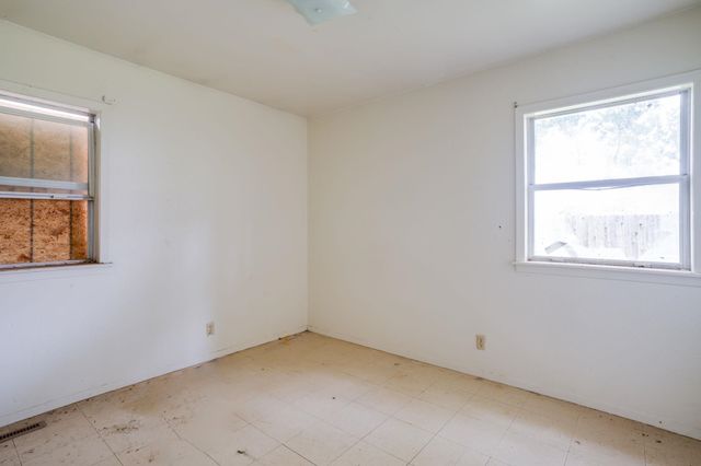 2319 S Saint Clair Ave, Wichita, KS 67213