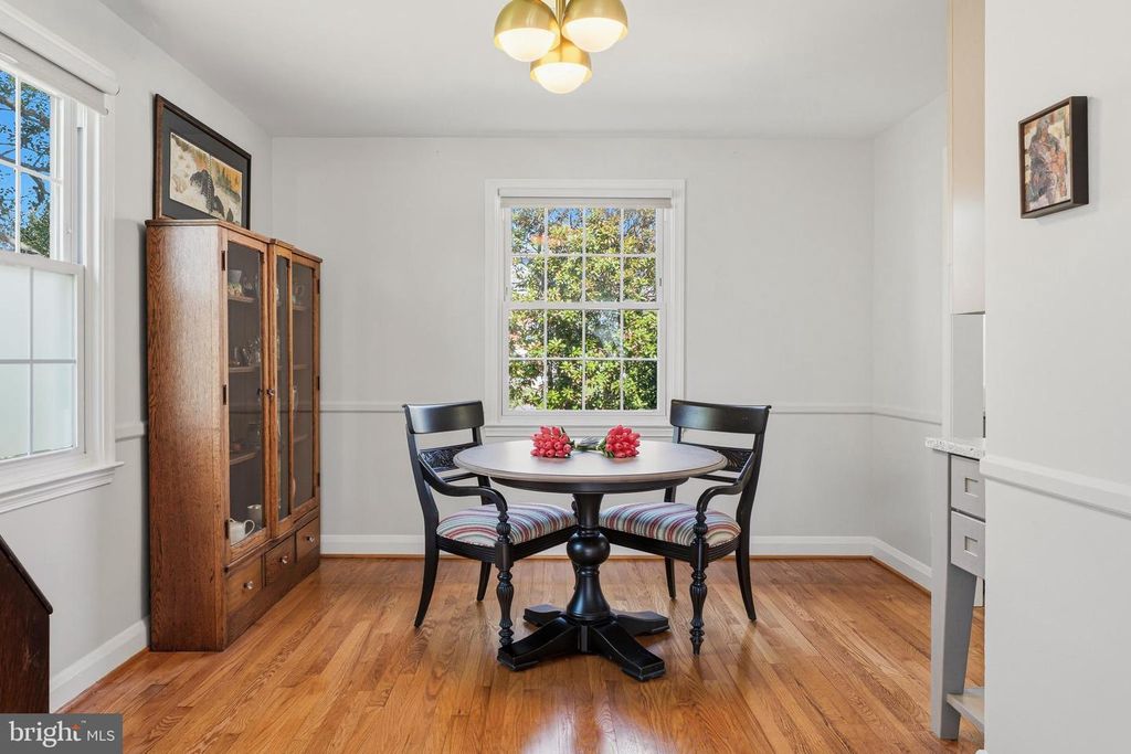 Image 8 of property listing at 304 BROOK RD, Baltimore, MD 21286