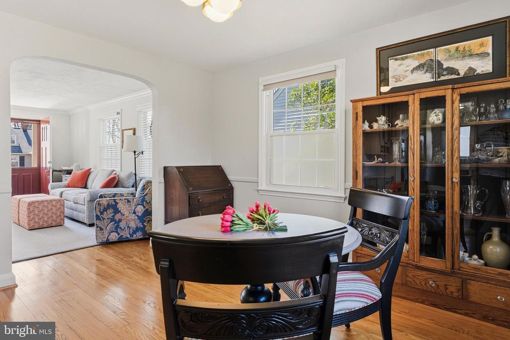 Image 9 of property listing at 304 BROOK RD, Baltimore, MD 21286