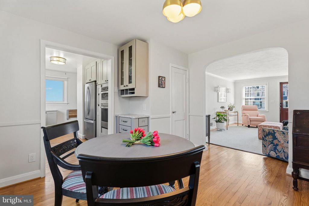 Image 10 of property listing at 304 BROOK RD, Baltimore, MD 21286