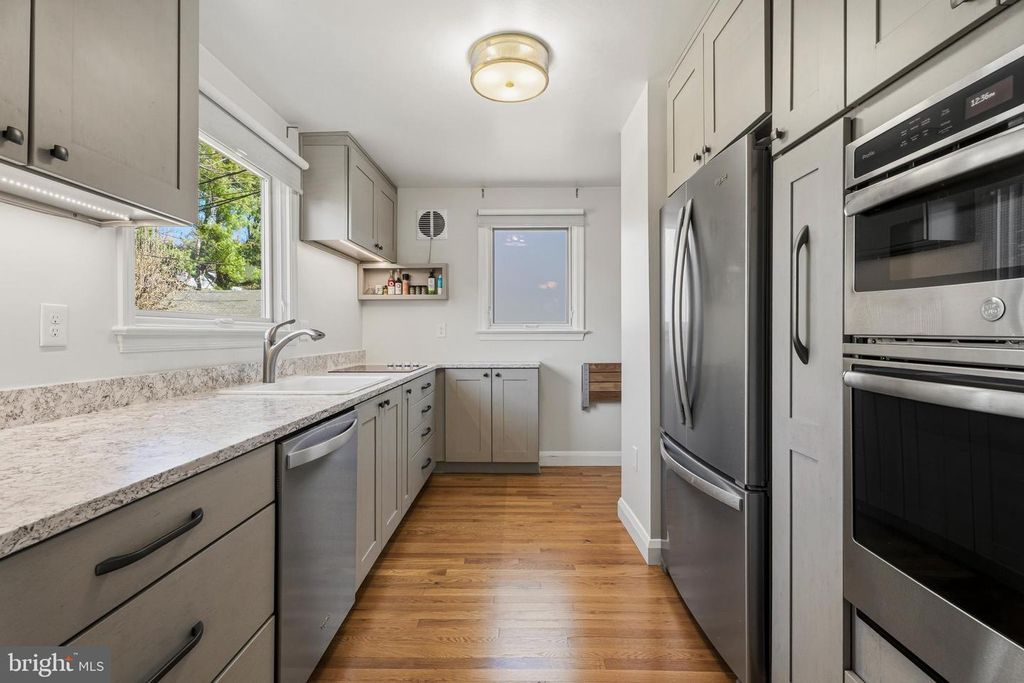 Image 12 of property listing at 304 BROOK RD, Baltimore, MD 21286