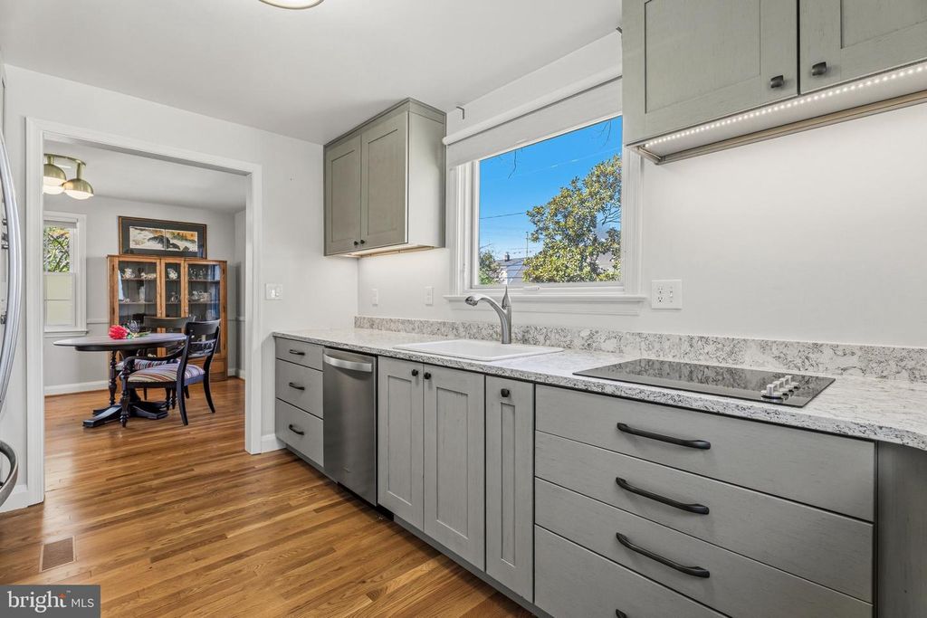 Image 13 of property listing at 304 BROOK RD, Baltimore, MD 21286