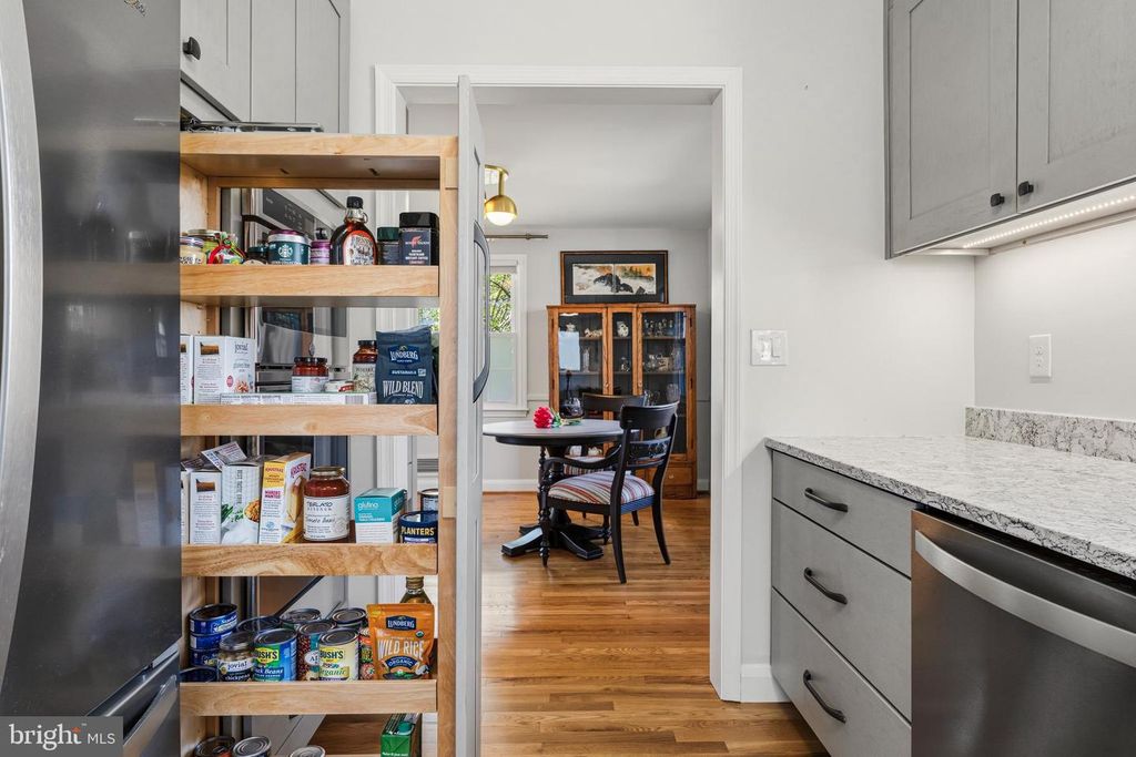 Image 14 of property listing at 304 BROOK RD, Baltimore, MD 21286