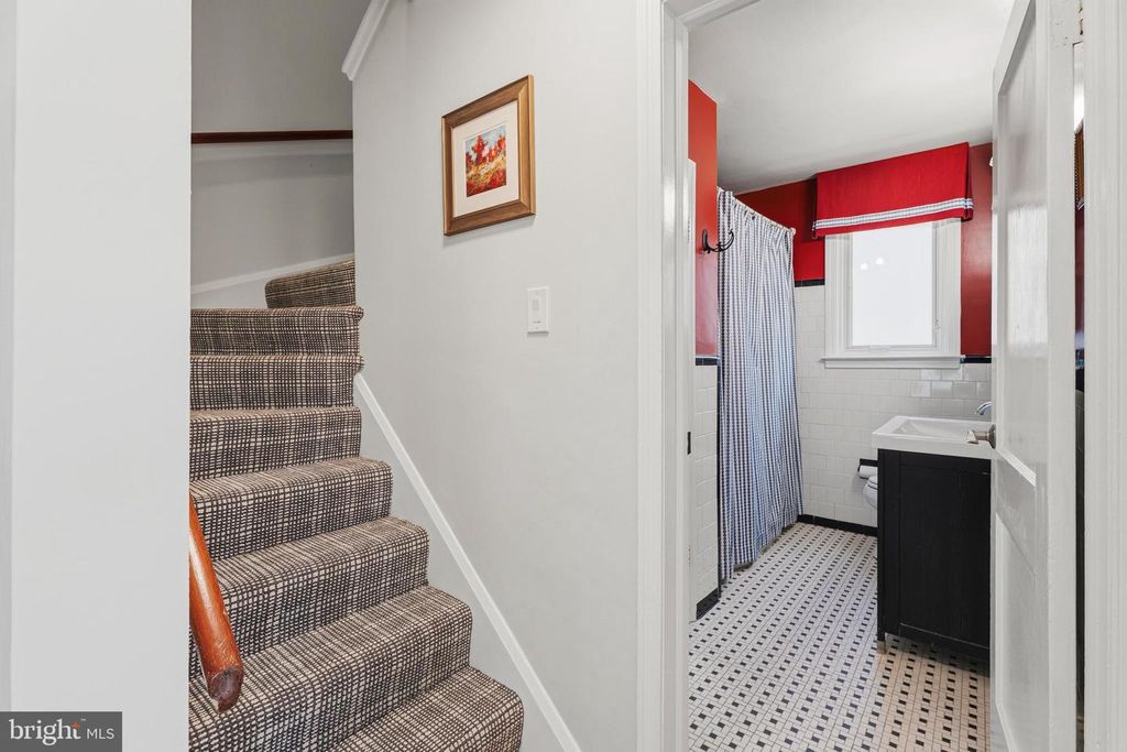 Image 16 of property listing at 304 BROOK RD, Baltimore, MD 21286