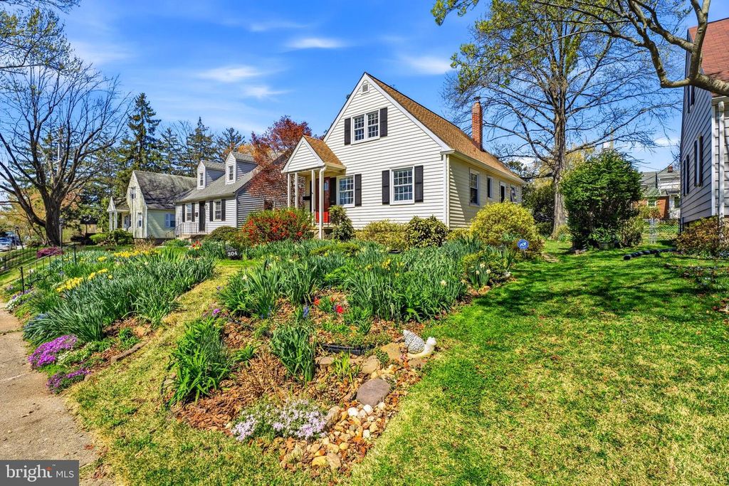 Image 2 of property listing at 304 BROOK RD, Baltimore, MD 21286