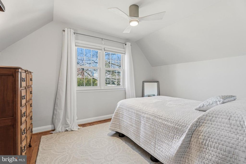 Image 23 of property listing at 304 BROOK RD, Baltimore, MD 21286