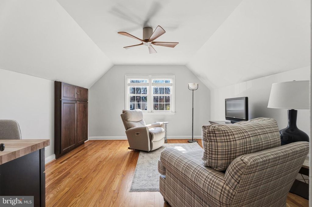 Image 25 of property listing at 304 BROOK RD, Baltimore, MD 21286