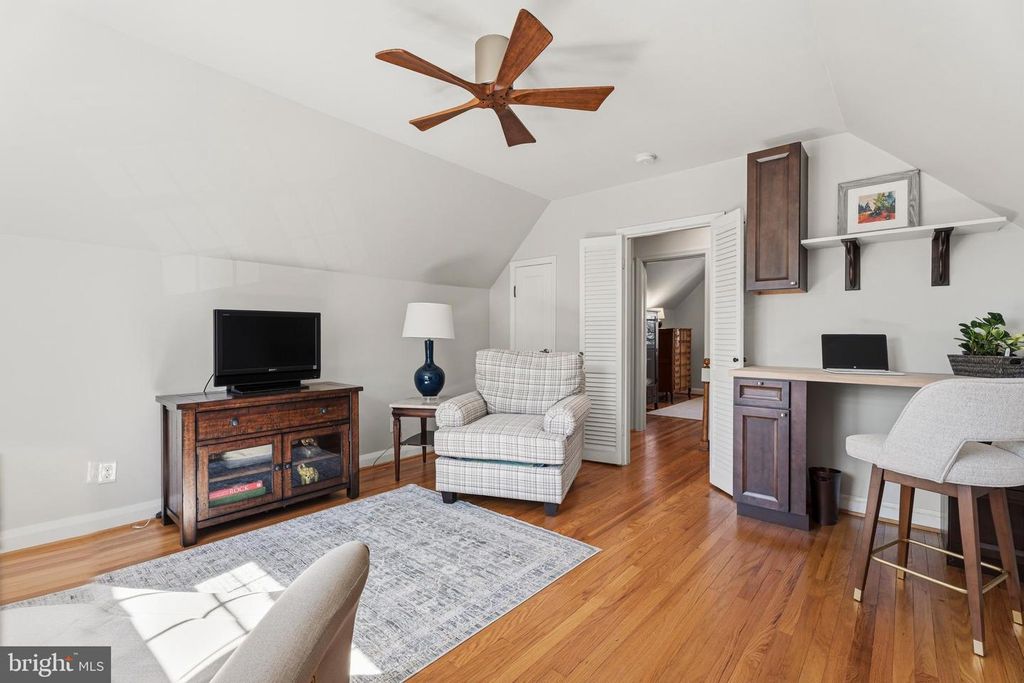 Image 26 of property listing at 304 BROOK RD, Baltimore, MD 21286