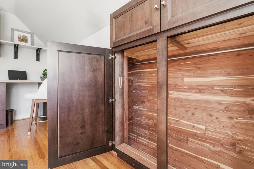 Image 28 of property listing at 304 BROOK RD, Baltimore, MD 21286