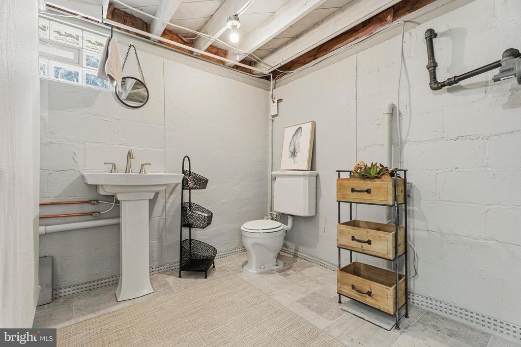 Image 32 of property listing at 304 BROOK RD, Baltimore, MD 21286