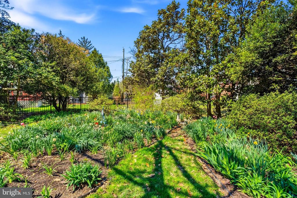 Image 33 of property listing at 304 BROOK RD, Baltimore, MD 21286