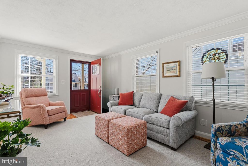 Image 5 of property listing at 304 BROOK RD, Baltimore, MD 21286