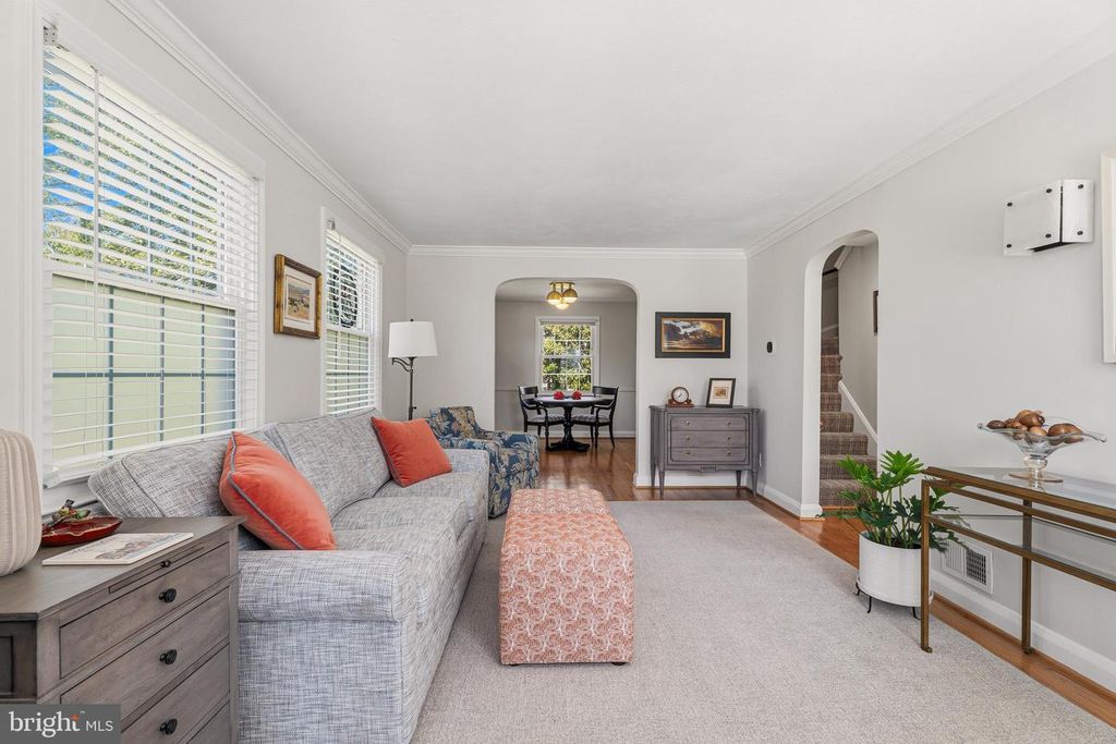 Image 7 of property listing at 304 BROOK RD, Baltimore, MD 21286