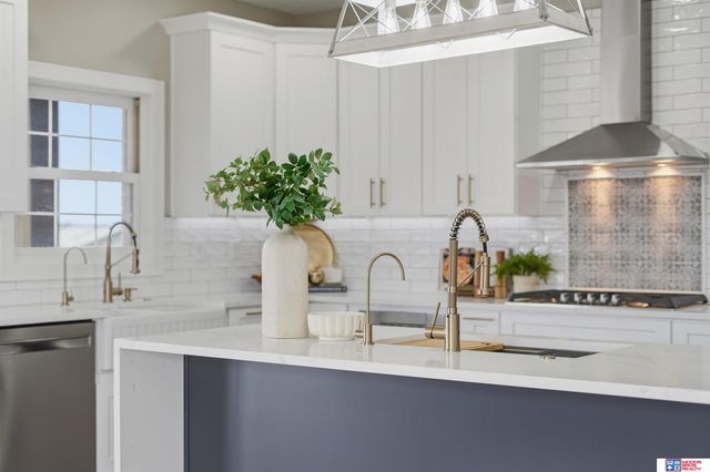 11855 N 79th Street, Lincoln, NE 68517