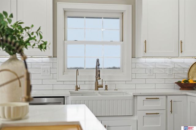 11855 N 79th Street, Lincoln, NE 68517