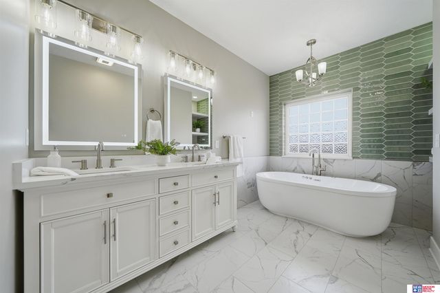 11855 N 79th Street, Lincoln, NE 68517