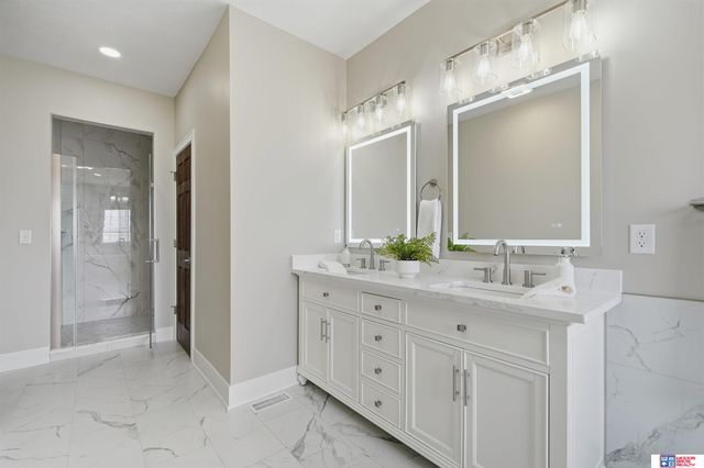 11855 N 79th Street, Lincoln, NE 68517