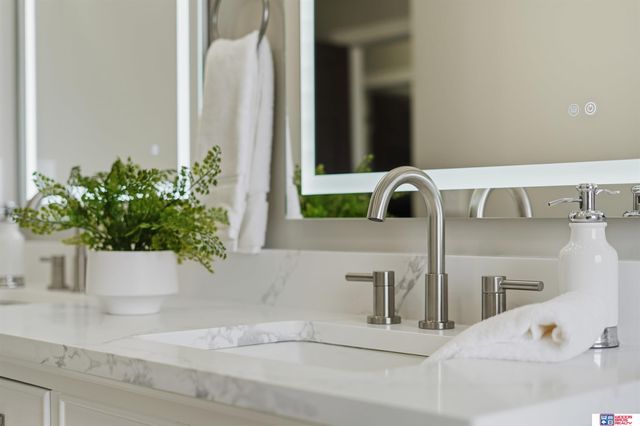 11855 N 79th Street, Lincoln, NE 68517