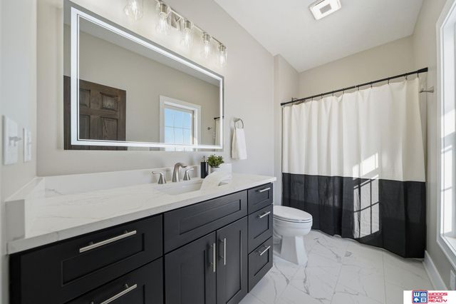 11855 N 79th Street, Lincoln, NE 68517