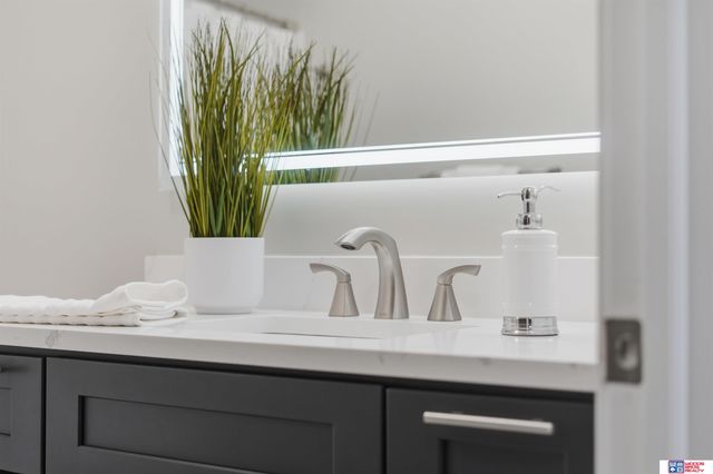 11855 N 79th Street, Lincoln, NE 68517