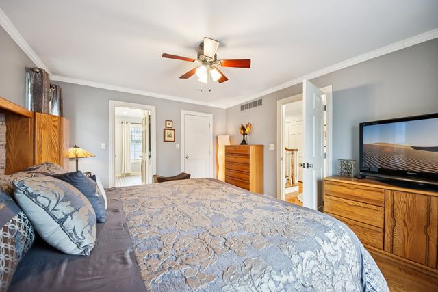 388 Narragansett Court, Crystal Lake, IL 60012