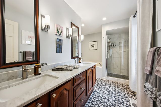 388 Narragansett Court, Crystal Lake, IL 60012