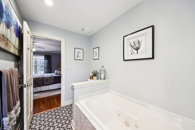 388 Narragansett Court, Crystal Lake, IL 60012