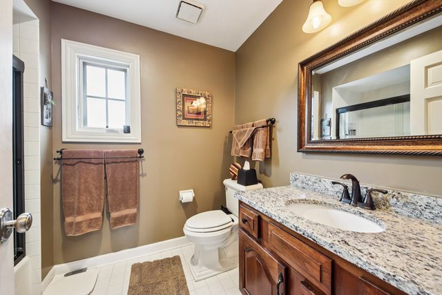 388 Narragansett Court, Crystal Lake, IL 60012