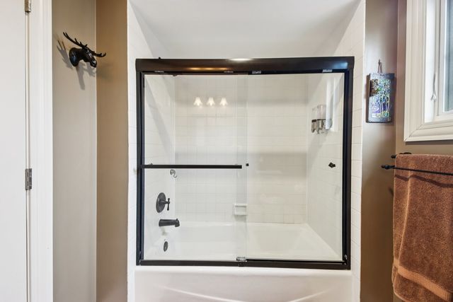 388 Narragansett Court, Crystal Lake, IL 60012