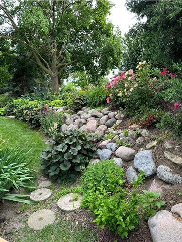 388 Narragansett Court, Crystal Lake, IL 60012