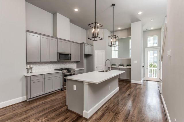 605 W 24th Street, Houston, TX 77008