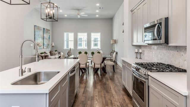 605 W 24th Street, Houston, TX 77008