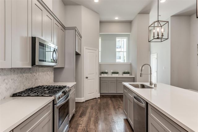 605 W 24th Street, Houston, TX 77008