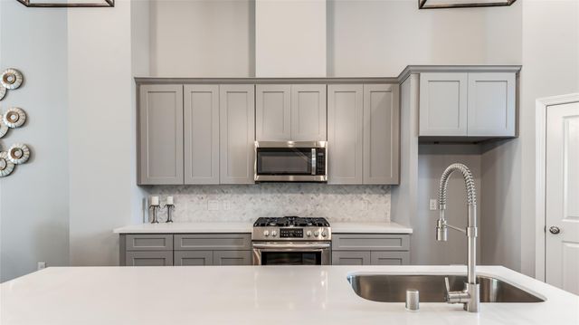 605 W 24th Street, Houston, TX 77008