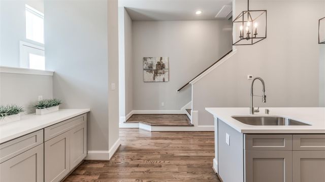 605 W 24th Street, Houston, TX 77008