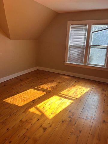 W58N421 Hilbert AVENUE, Cedarburg, WI 53012