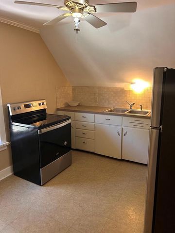 W58N421 Hilbert AVENUE, Cedarburg, WI 53012