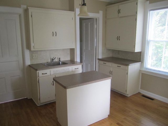 W58N421 Hilbert AVENUE, Cedarburg, WI 53012