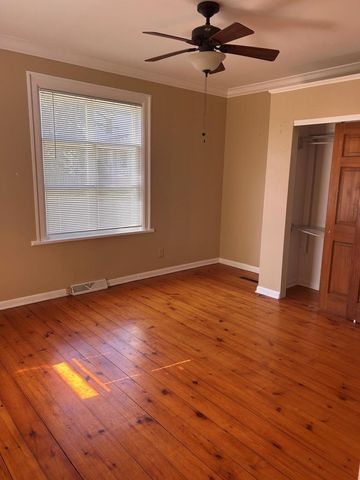 W58N421 Hilbert AVENUE, Cedarburg, WI 53012