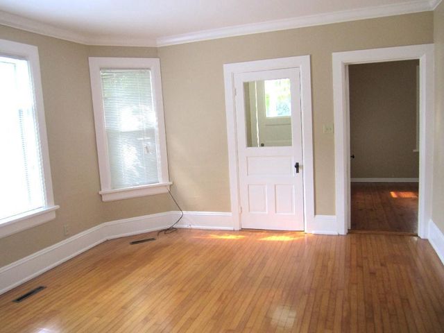 W58N421 Hilbert AVENUE, Cedarburg, WI 53012