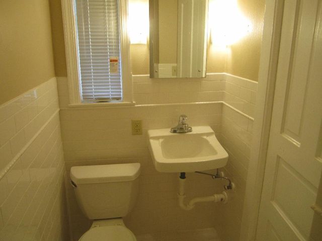 W58N421 Hilbert AVENUE, Cedarburg, WI 53012