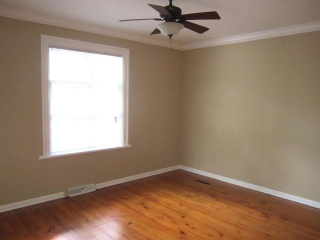 W58N421 Hilbert AVENUE, Cedarburg, WI 53012